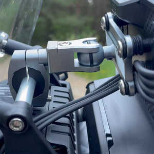 Installation support métallique caméra moto C6 Pro fixation guidon universelle