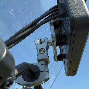 Montage facile caméra C6 Pro sur guidon moto avec support ajustable